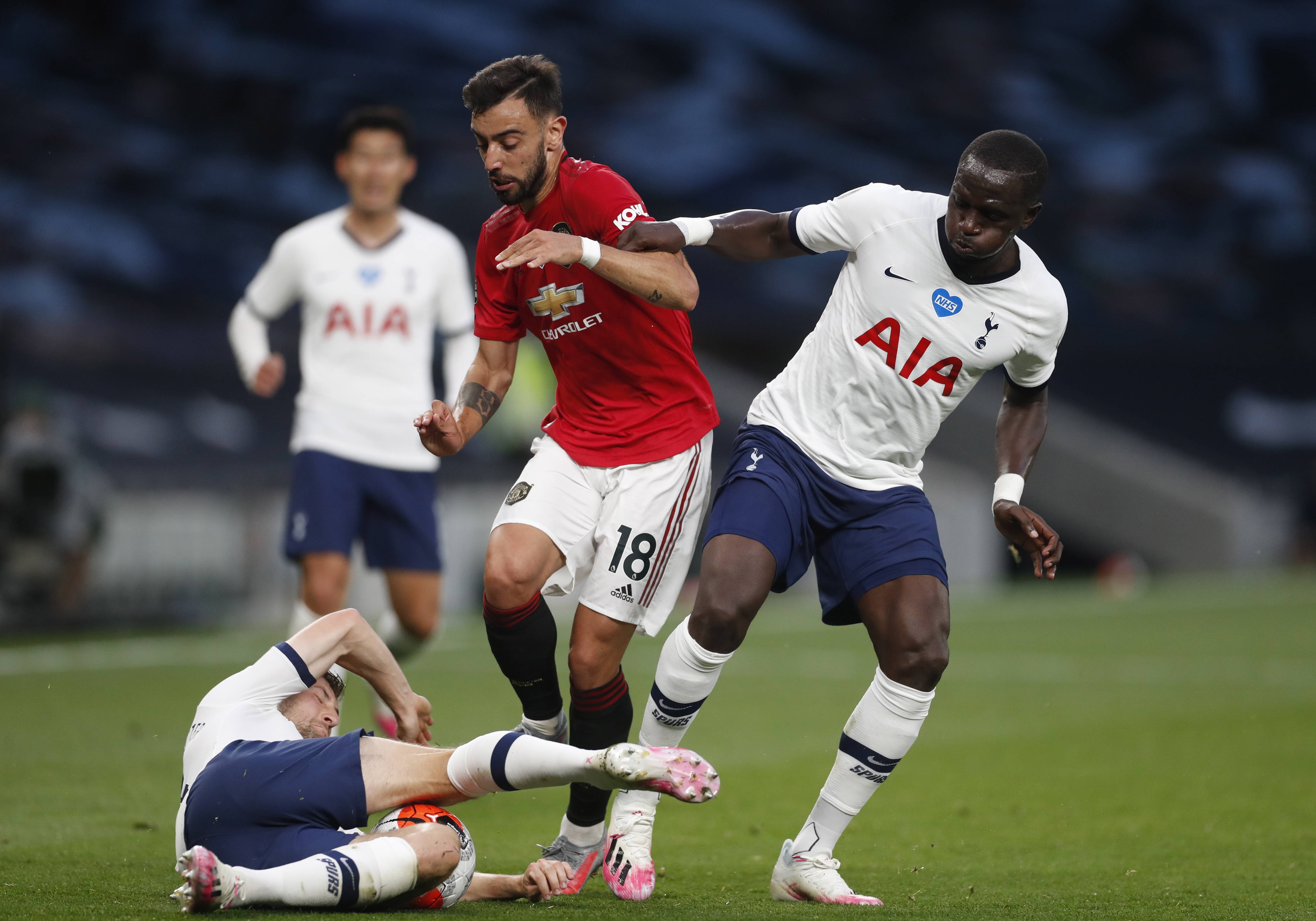 但其背后是 但其背后是